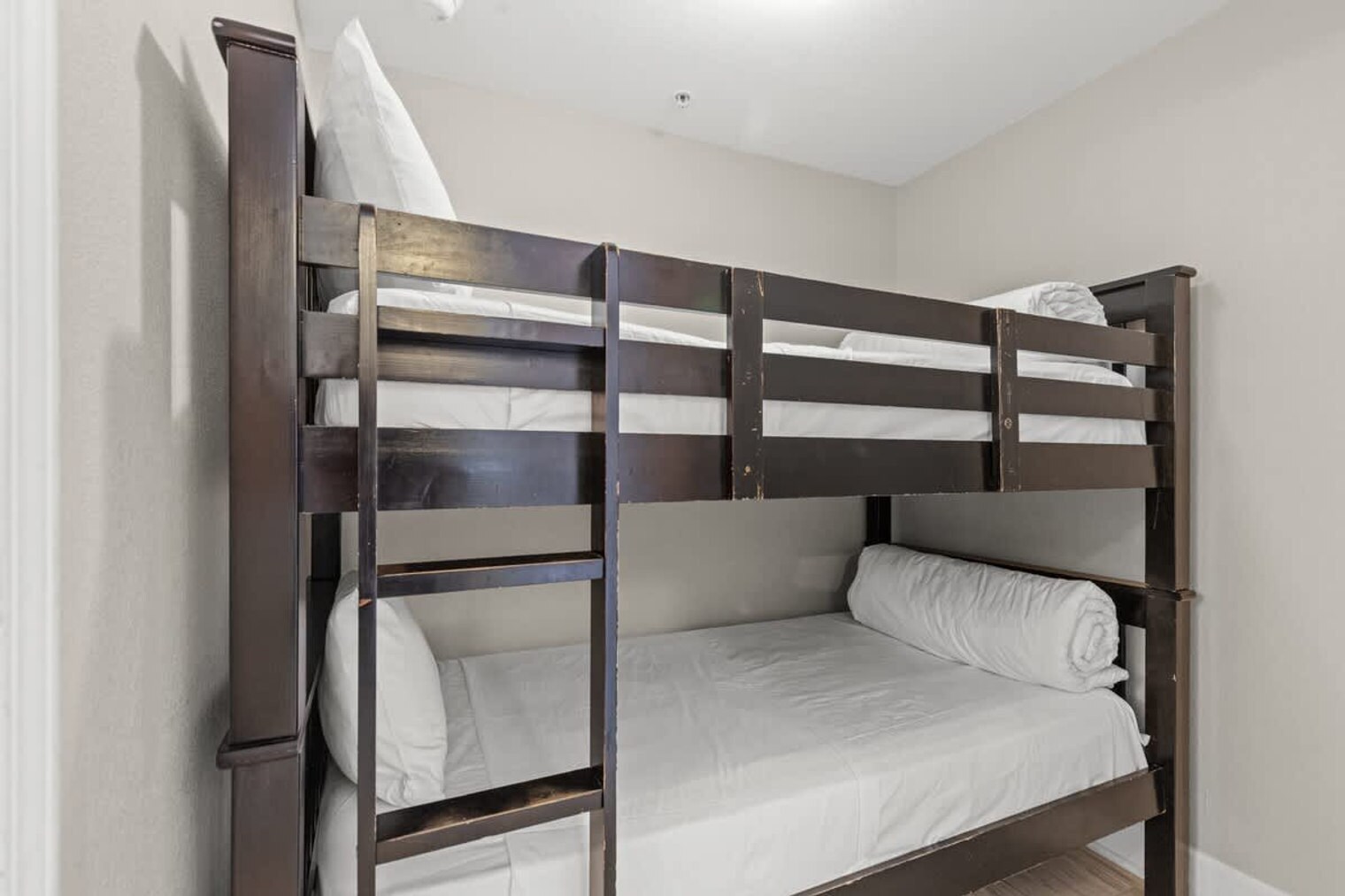 Building Photo - 16819 Front Beach Rd