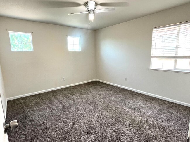 Building Photo - Spacious 5-Bedroom Home in Gated Stockton ...