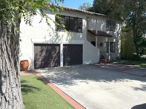 Building Photo - Newly Updated Second-Floor Studio in Palo Alto!