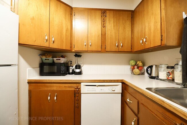 Building Photo - 3 bedroom Apartment in Loveland! MOVE-IN SPECIAL!