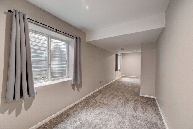 Building Photo - 5 bedroom, 4 bath home with 2 car attached garage