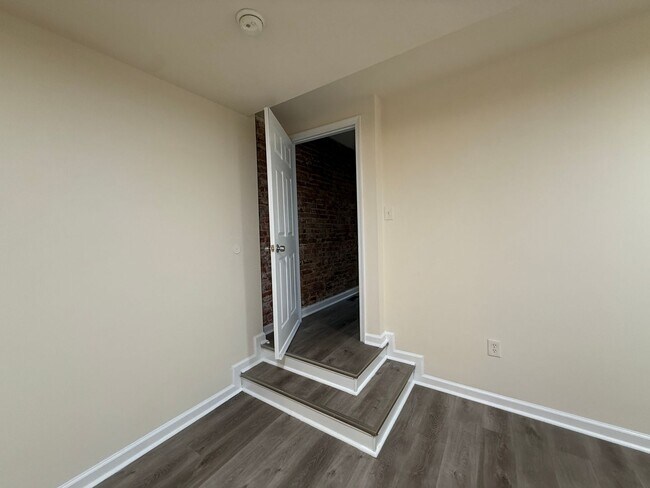 Building Photo - Modern New Luxury Temple Apartments