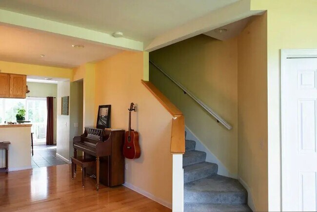 Building Photo - Beautiful Townhouse in White River Junction