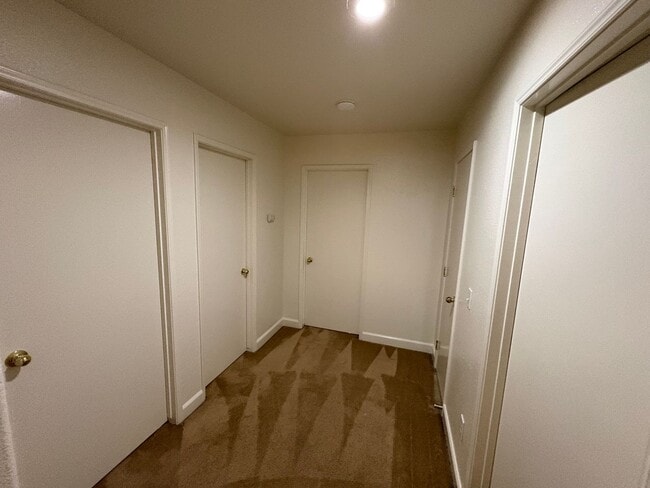 Building Photo - 2 Story Home Near Shopping Center Rent Ready!