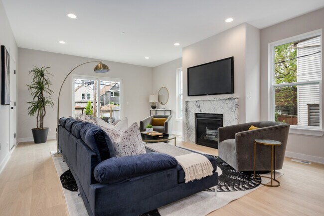 Building Photo - 1631 N Lawndale Ave