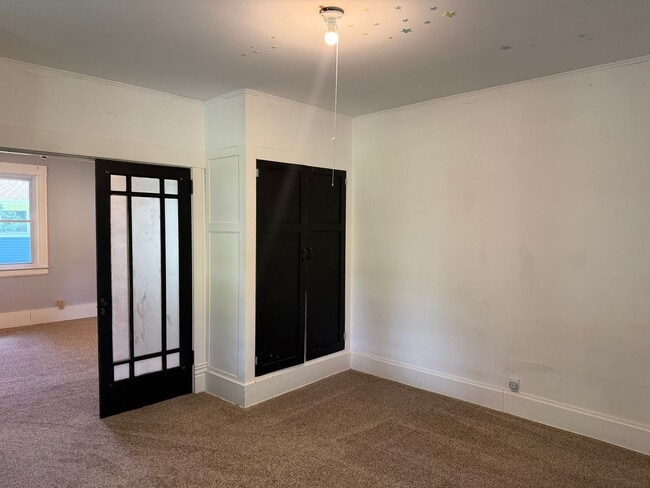 Building Photo - 3 Bed 1 Bath Home with Garage