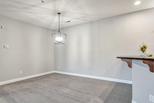 Building Photo - 4666 Sagewood Cir