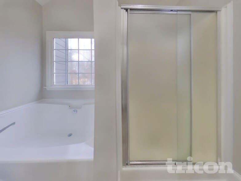 Building Photo - 100 Legend Creek Ln