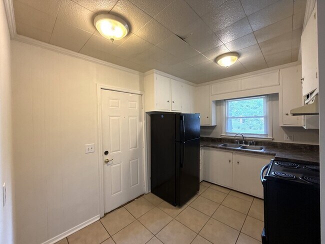 Building Photo - T.R. Lawing Realty Property