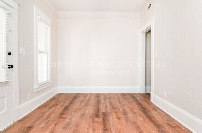 Building Photo - 606 S Park Ave