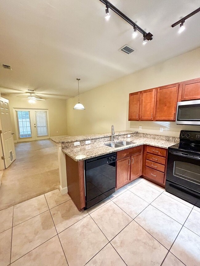 Building Photo - Woods Edge South #130