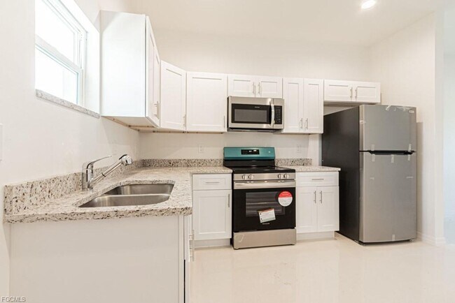 Building Photo - BRAND NEW CONSTRUCTION -SINGLE FAMILY 2/2/1