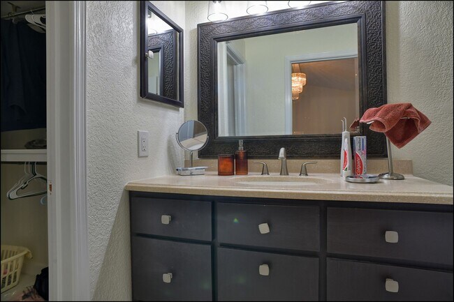 Building Photo - Available to View