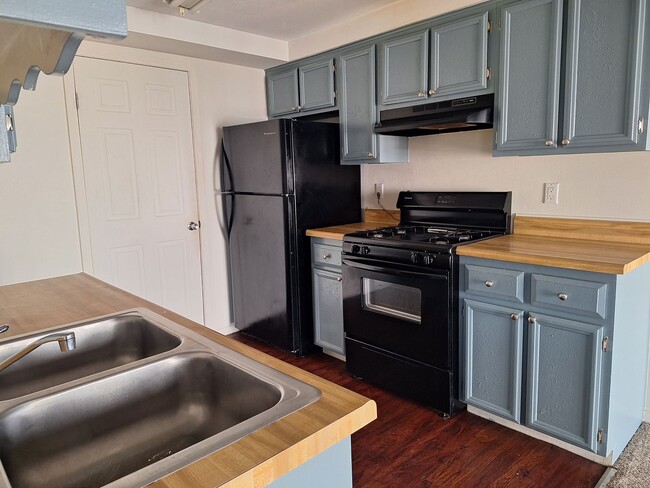 Building Photo - Charming Chesterfield Townhouse