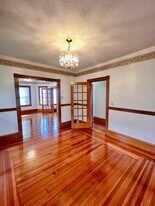 Building Photo - 22 Temple St