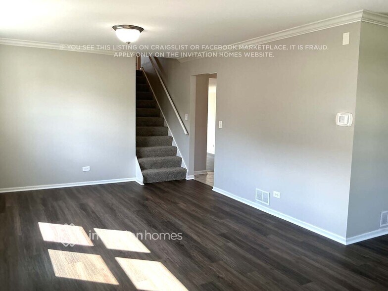 Building Photo - 10528 S 83rd Ave