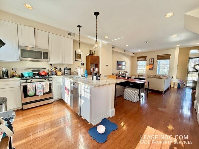 Building Photo - 159 V St NE