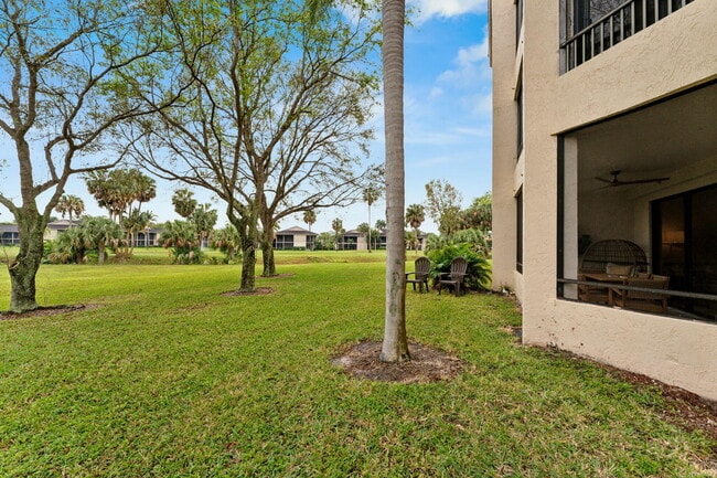 Building Photo - 7546 La Paz Blvd