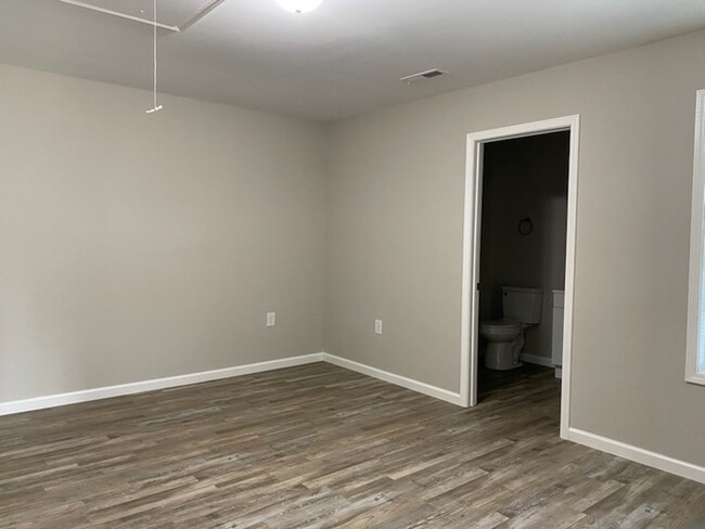 Building Photo - 2 Bedroom 2 Bath New Construction Duplex