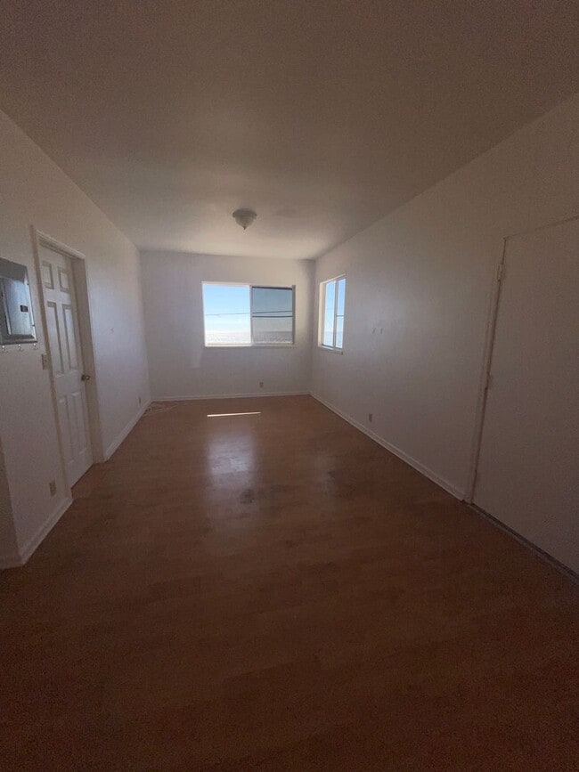 Building Photo - Single Family 4 Bedroom