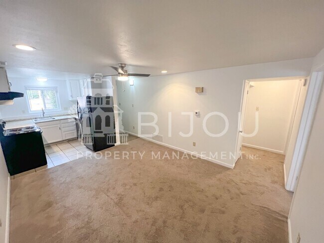 Building Photo - 4418 N Chestnut St