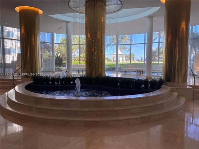 Building Photo - 5161 Collins Ave