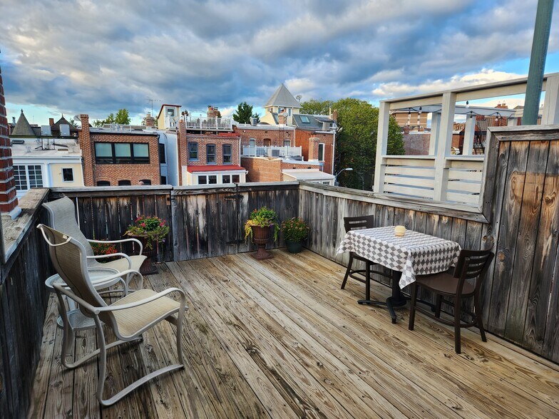 Building Photo - 1713 Riggs Pl NW