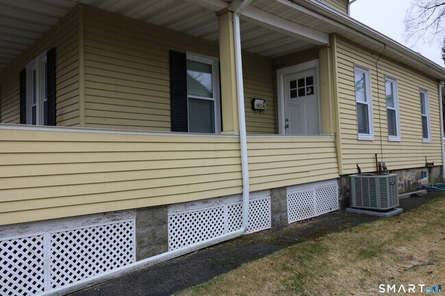 Building Photo - 6 Mary St