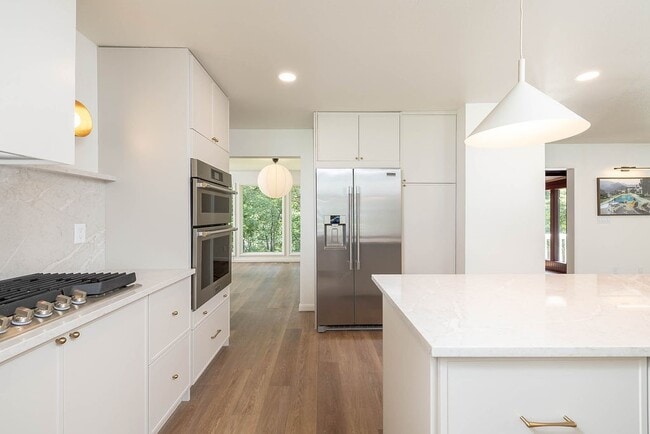 Building Photo - 884 Shrewsbury Ln