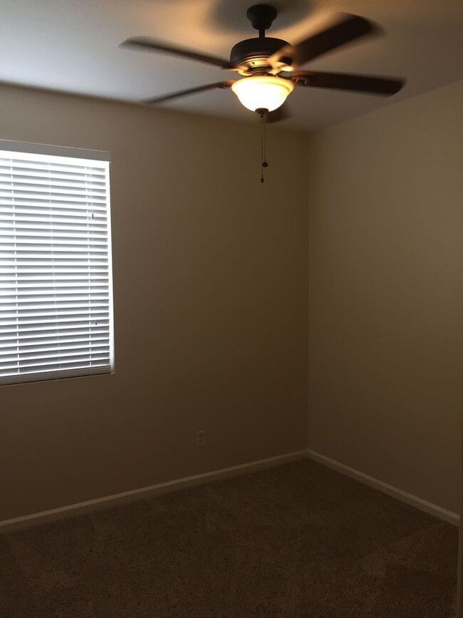 Building Photo - Avail 6/27 - Single level Rocklin home wit...