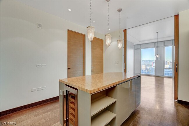 Building Photo - 3750 Las Vegas Blvd S