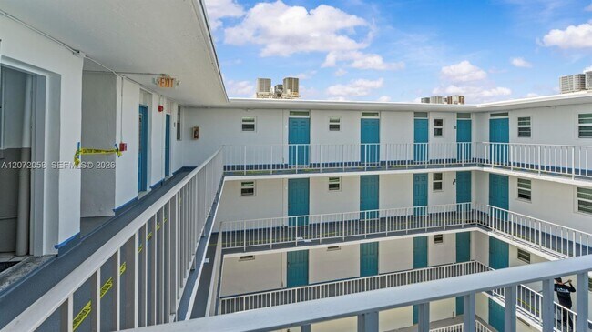 Building Photo - 1145 Normandy Dr