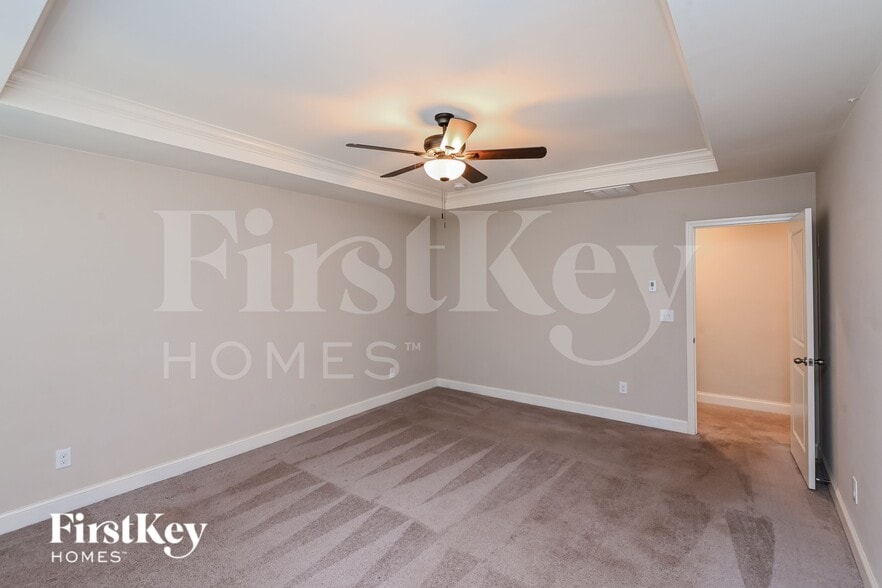 Building Photo - 9147 Marion Oaks Dr