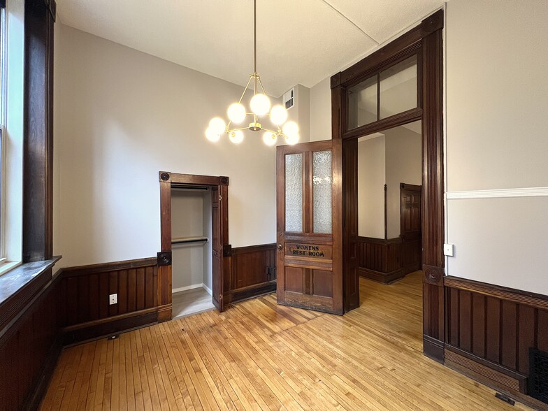 Building Photo - 27 Hillside Pl