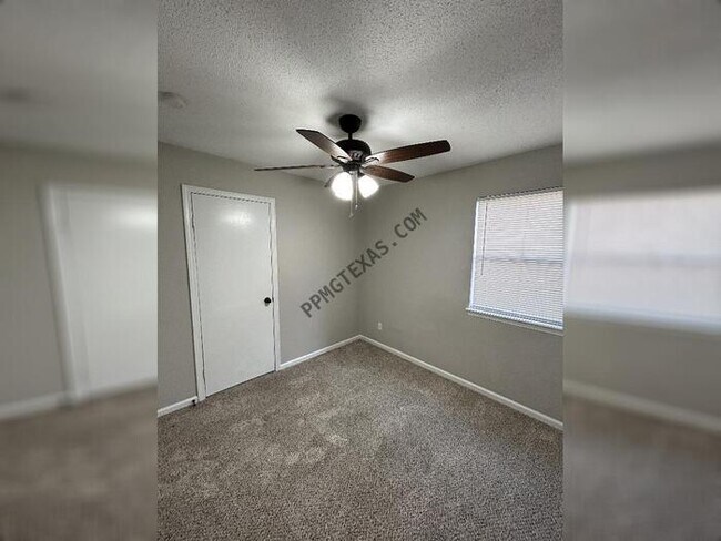 Building Photo - 9 Collins Ct