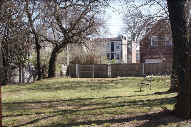 Building Photo - 4158 W Pine Blvd