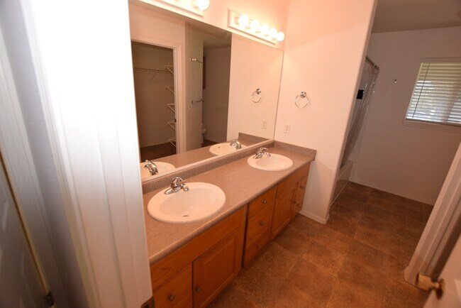 Building Photo - Kahana Ridge Three Bedroom