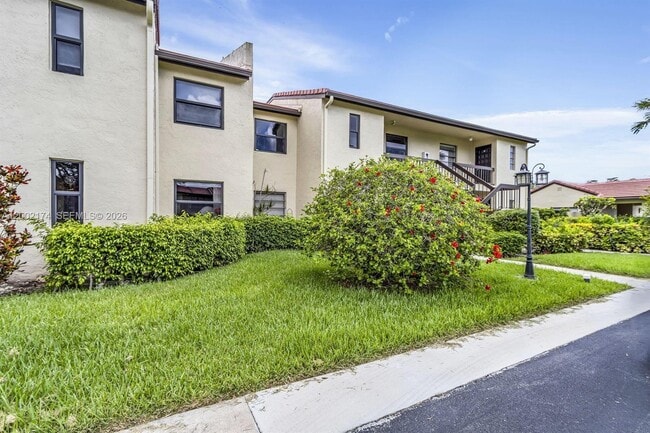 Building Photo - 8535 Casa Del Lago