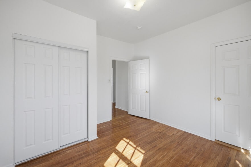 Building Photo - 1097 S Orange Dr