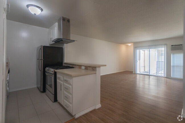 1BR,1BA - 800SF - Kitchen - Palmera Luxury Apartments