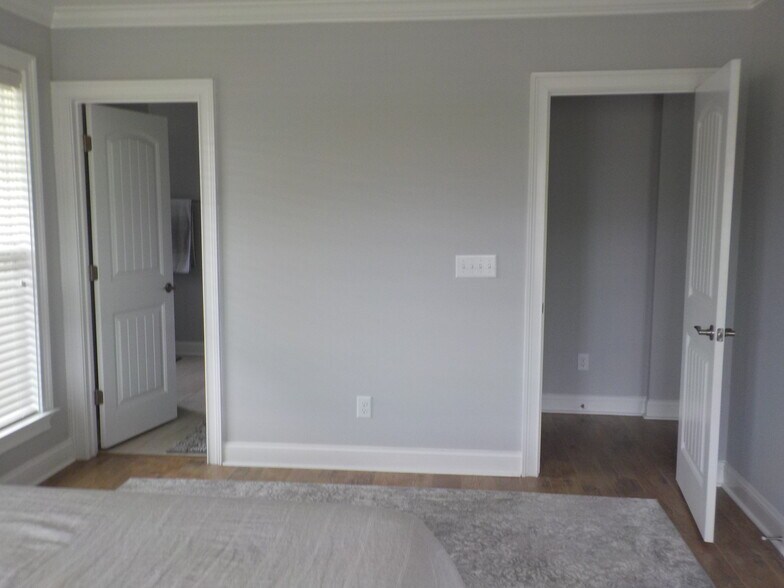 Building Photo - 1400 Fox Creek Ln