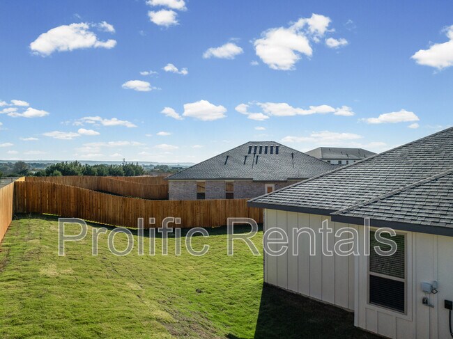 Building Photo - 111 Logan Ct