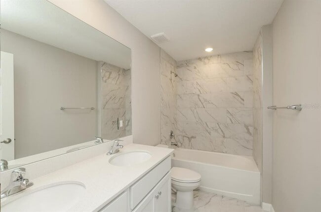 Building Photo - 691 SW Hillsboro Cir