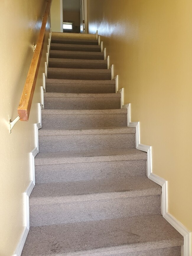 Building Photo - 513 W Matz Ave