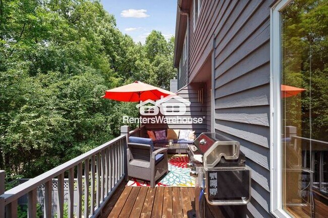 Building Photo - Available 12/1 - Beautiful Minnetonka Town...