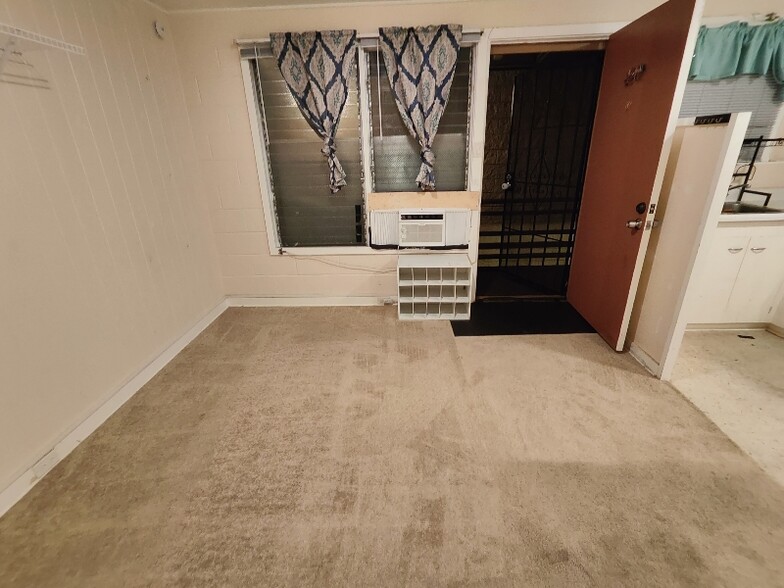 Primary Photo - 821 Kinau St