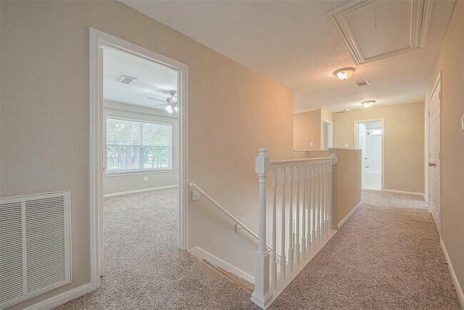Building Photo - 1618 Savannah Dr