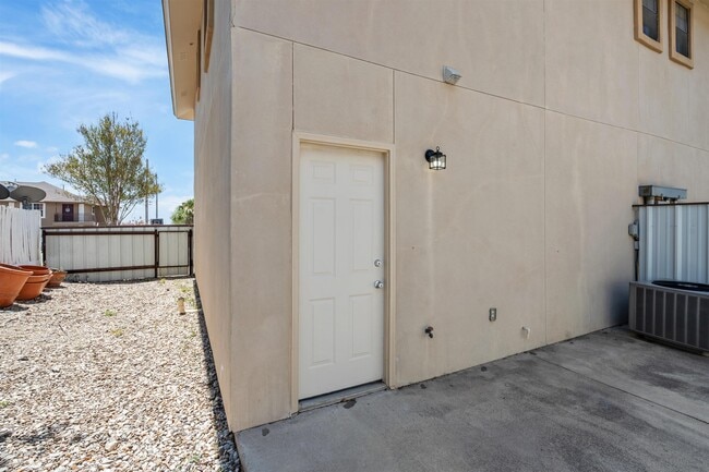 Building Photo - 113 Ramon Cardenas Dr