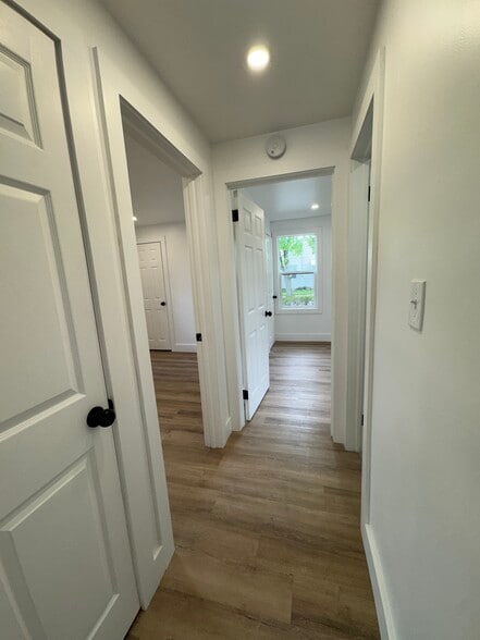 Hallway to bedroom 2,3 and bathroom - 508 Sweet Home Rd