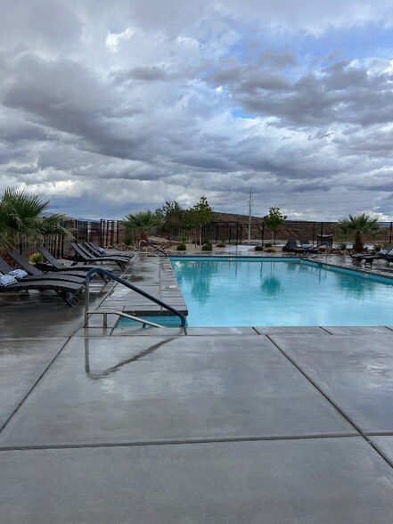 Building Photo - 2998 Photinia Dr